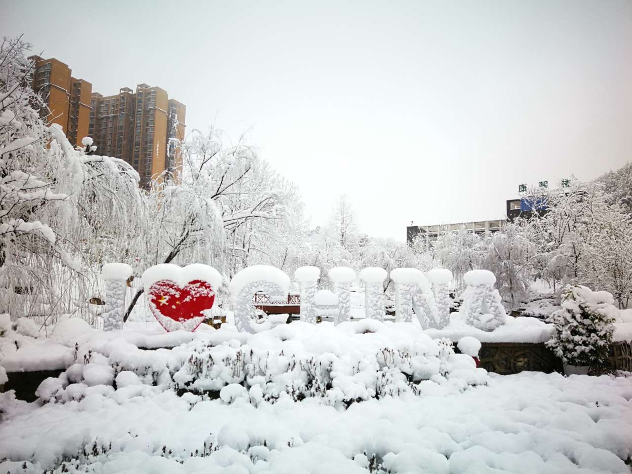 医院雪景